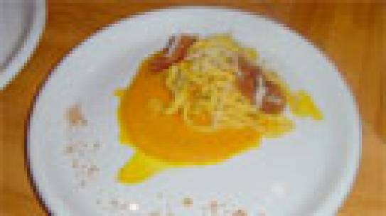 Bigoli con salsa di zucca, Monte Veronese e pancetta croccante