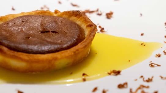 Crostatina di gianduia al cioccolato bianco