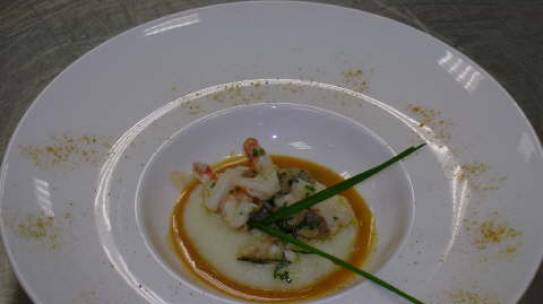 Guazzetto di scorfano, gamberi e vongole veraci con polentina bianca al rosmarino