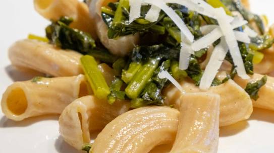 Carbonara con broccolo fiolaro e pecorino