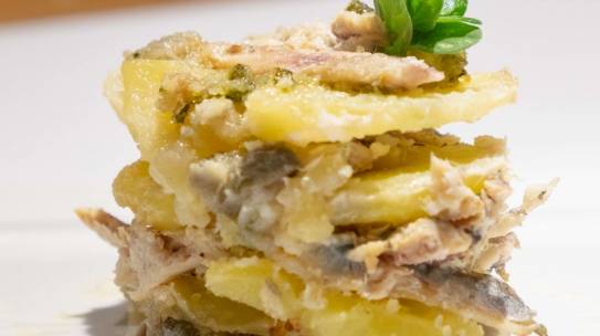 Tortino di patate e acciughe alla ligure